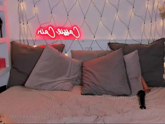 Live sex webcam photo for LillianShineX #291634701