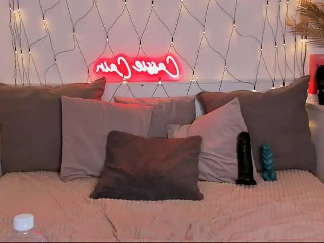 Live sex webcam photo for LillianShineX #291919402