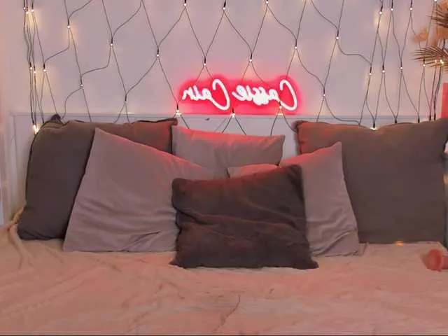 Live sex webcam photo for LillianShineX #291954843