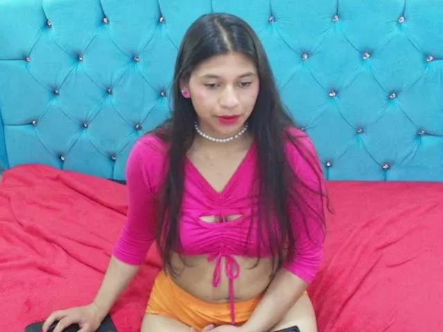 Live sex webcam photo for LillyEvans #291605886