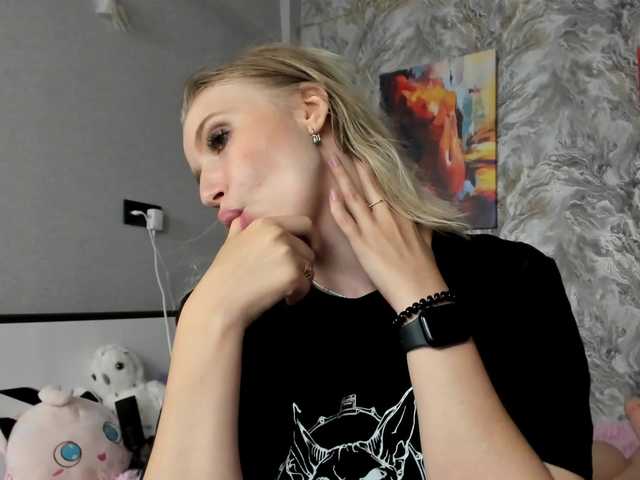 Live sex webcam photo for LillyFanX #279523121