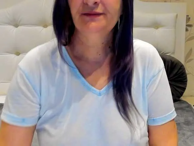 Live sex webcam photo for Lillyhott #276546728