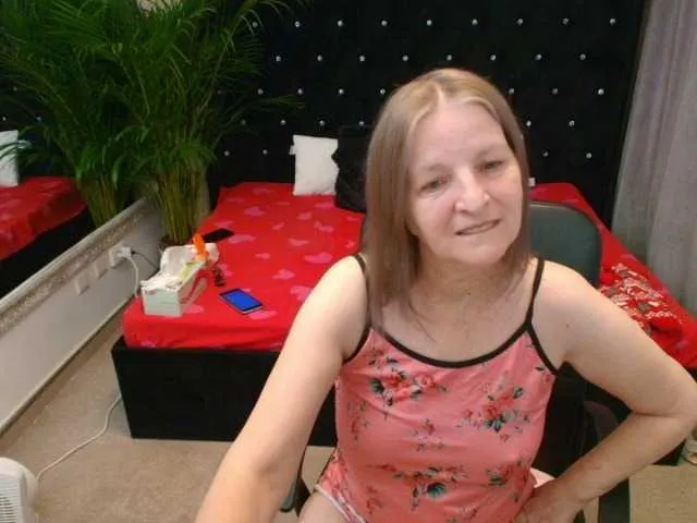 Live sex webcam photo for Lillyhott #292384192