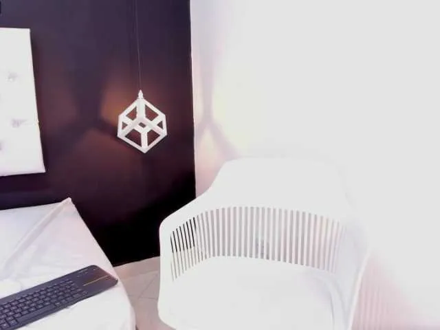 Live sex webcam photo for Lilo06 #272542899