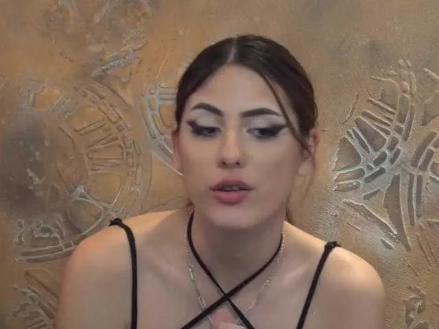 Live sex webcam photo for LilouMoulin #277139259