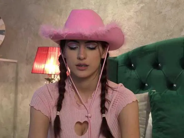 Live sex webcam photo for LilouMoulin #277743979