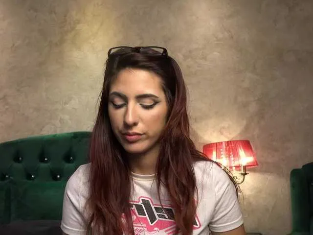 Live sex webcam photo for LilouMoulin #278101431