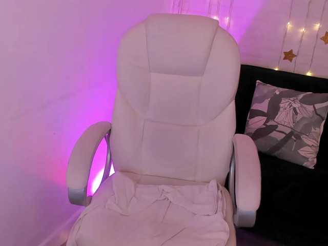 Live sex webcam photo for Lilrousess1 #275652745