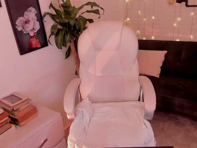 Live sex webcam photo for Lilrousess1 #276189815