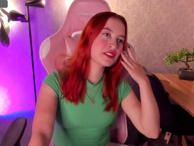 Live sex webcam photo for Lilrousess1 #276415271