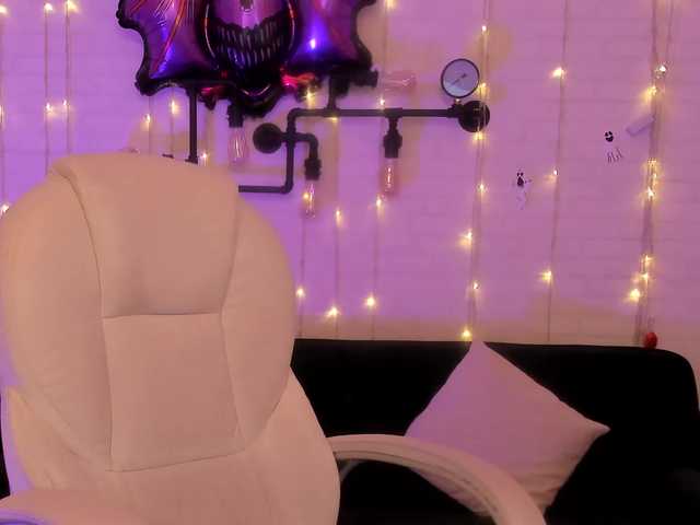 Live sex webcam photo for Lilrousess1 #276512652