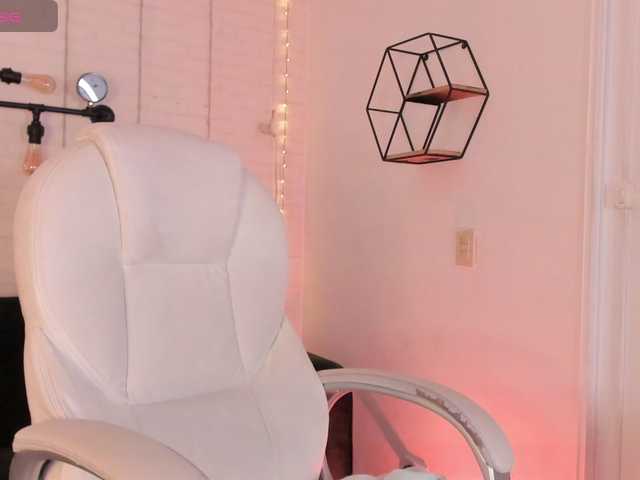 Live sex webcam photo for Lilrousess1 #286195732