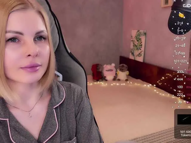 Live sex webcam photo for LiluDallass #290856449