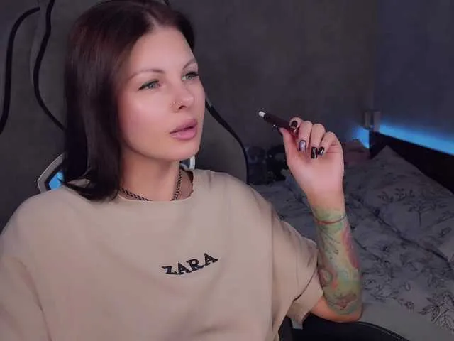 Live sex webcam photo for LiluDallass #294106669