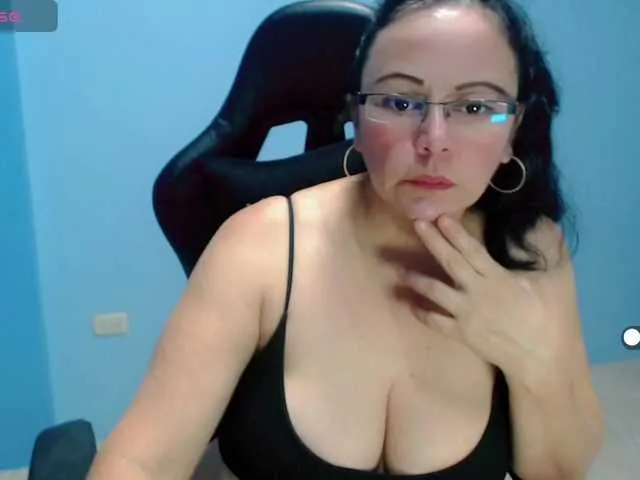Live sex webcam photo for LilyBenet1 #293635016