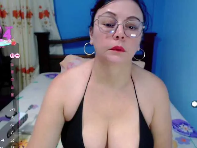 Live sex webcam photo for LilyBenet1 #294005924