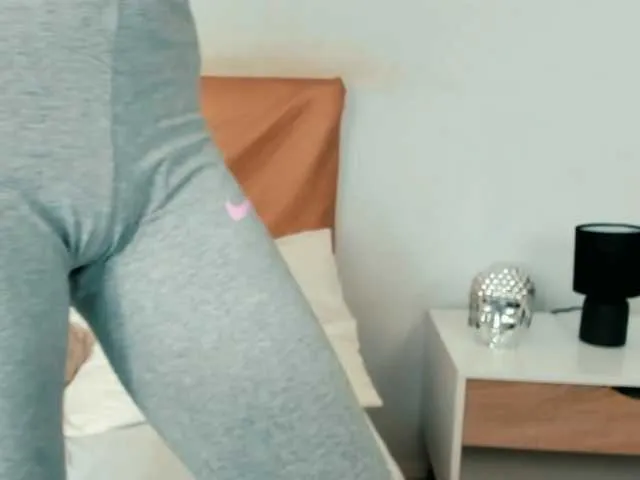 Live sex webcam photo for LilyGold #273737886