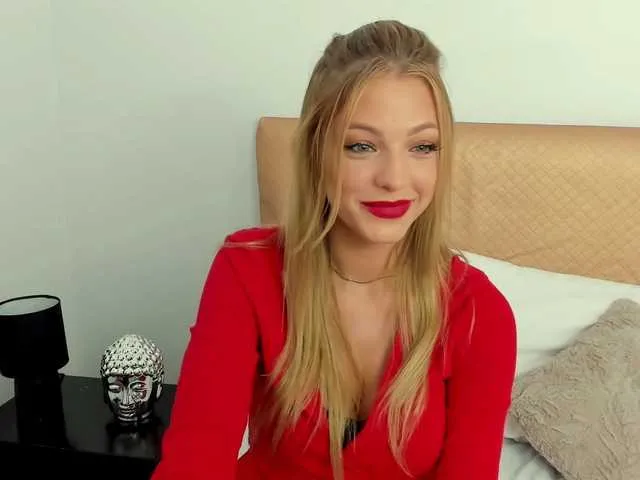 Live sex webcam photo for LilyGold #273906919