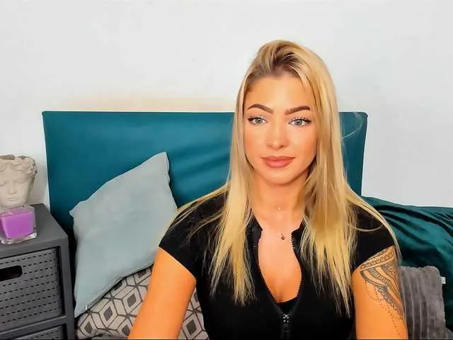 Live sex webcam photo for LilyGold #275959935