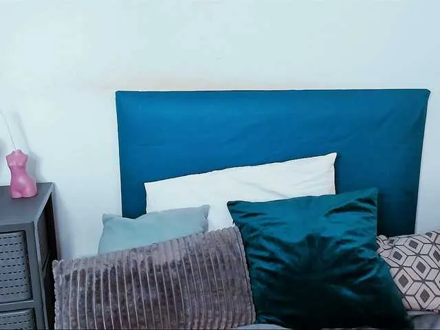 Live sex webcam photo for LilyGold #276112507