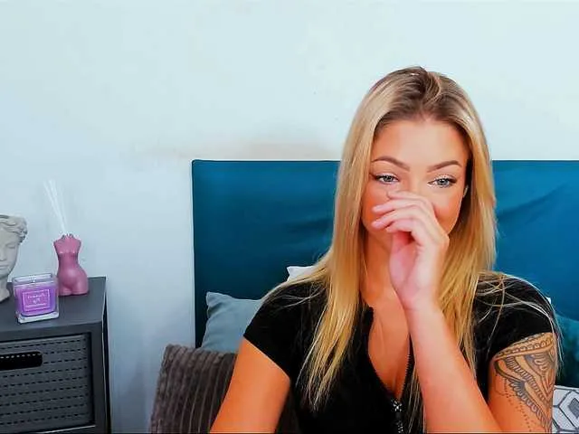 Live sex webcam photo for LilyGold #276149126