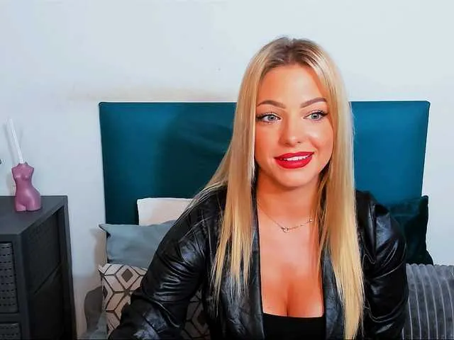 Live sex webcam photo for LilyGold #276166974