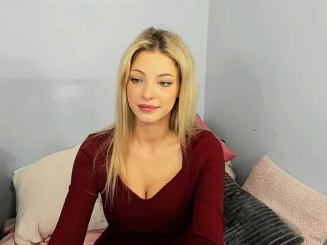 Live sex webcam photo for LilyGold #277701698