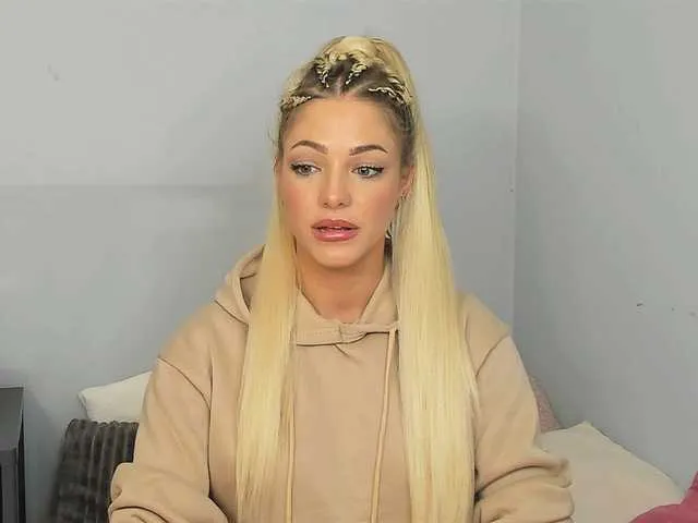 Live sex webcam photo for LilyGold #278139717