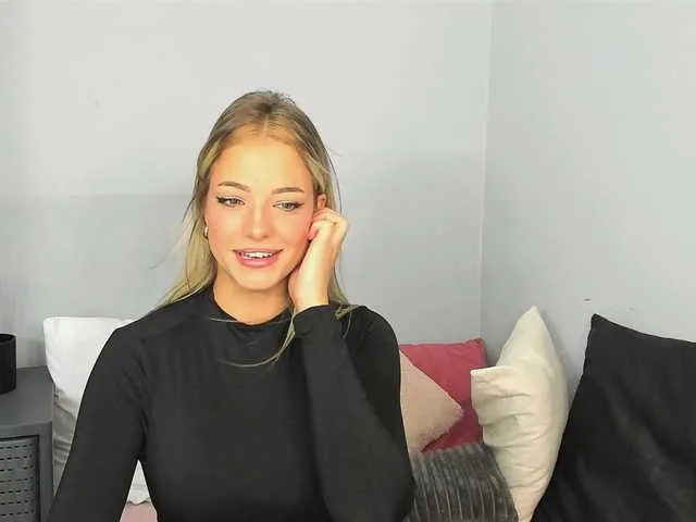 Live sex webcam photo for LilyGold #278290380