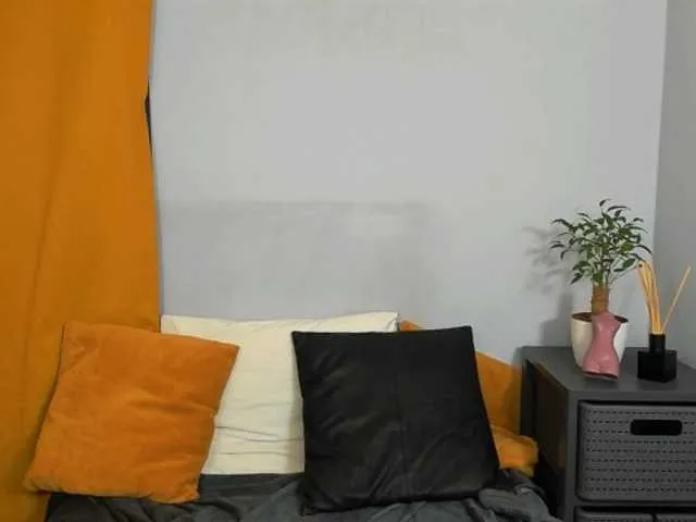 Live sex webcam photo for LilyGold #290720362