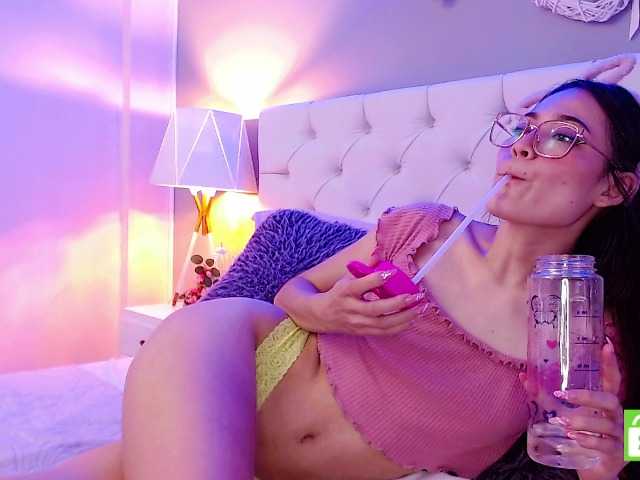 Live sex webcam photo for LilyJhones #273889745