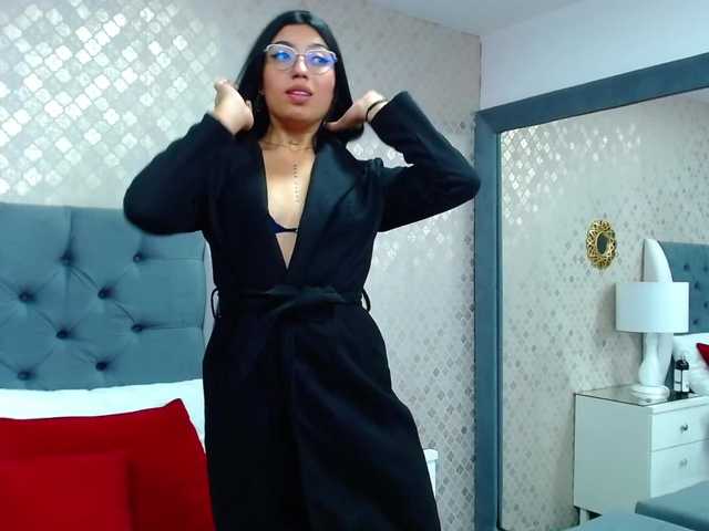 Live sex webcam photo for LilyMiler #271794397