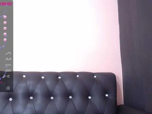 Live sex webcam photo for LilyMiller #273215252