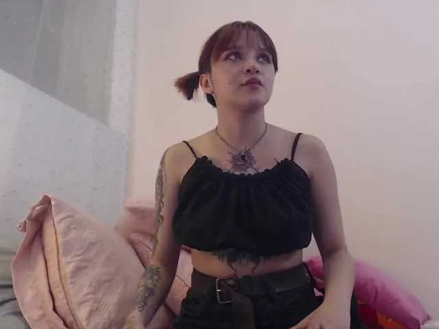 Live sex webcam photo for LilyPeache #272937146