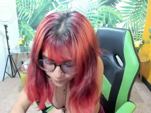 Live sex webcam photo for LilyRaee #273538487