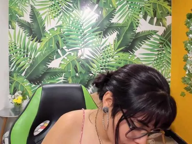 Live sex webcam photo for LilyRaee #273653858