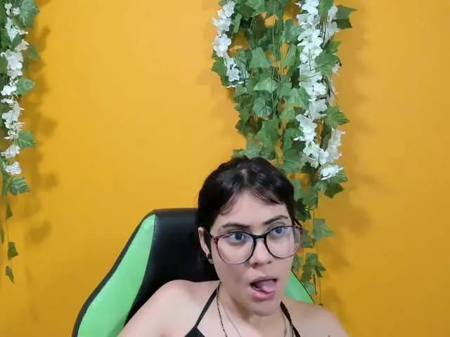 Live sex webcam photo for LilyRaee #273687950