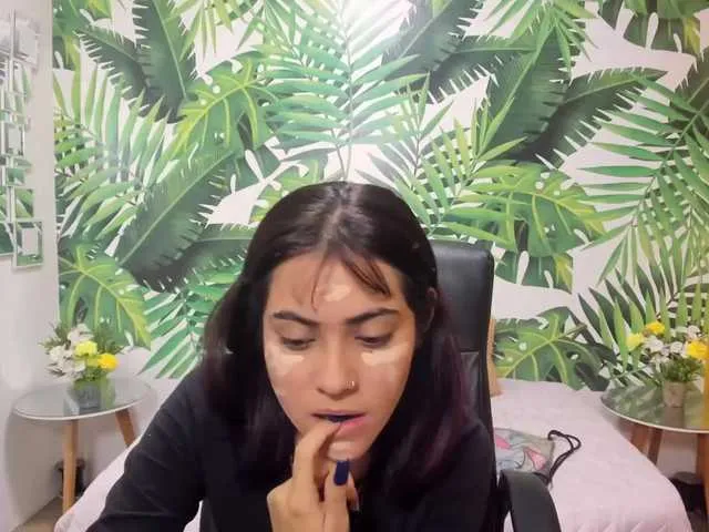 Live sex webcam photo for LilyRaee #273957394