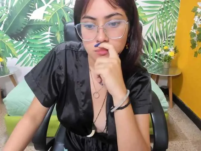 Live sex webcam photo for LilyRaee #274012500