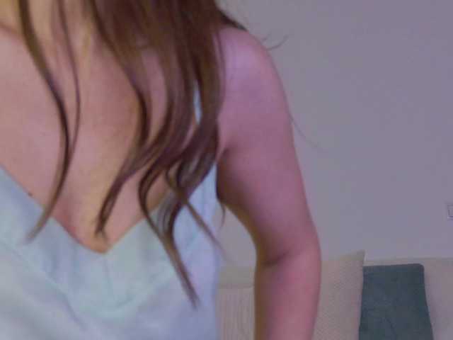 Live sex webcam photo for LilyRoselyn #291975705