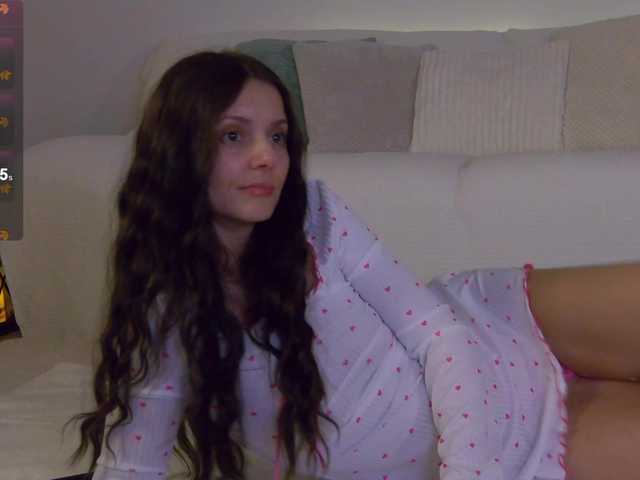 Live sex webcam photo for LilyRoselyn #292151015