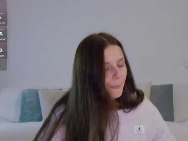 Live sex webcam photo for LilyRoselyn #292185252