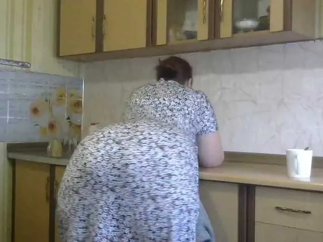 Live sex webcam photo for LilyTanya #271989674