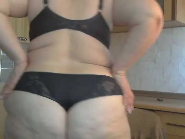 Live sex webcam photo for LilyTanya #274582651