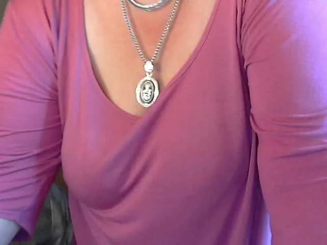 Live sex webcam photo for LilyTanya #292205749