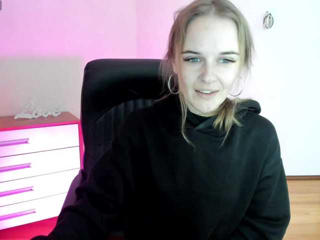 Live sex webcam photo for LilyVirs #277117254