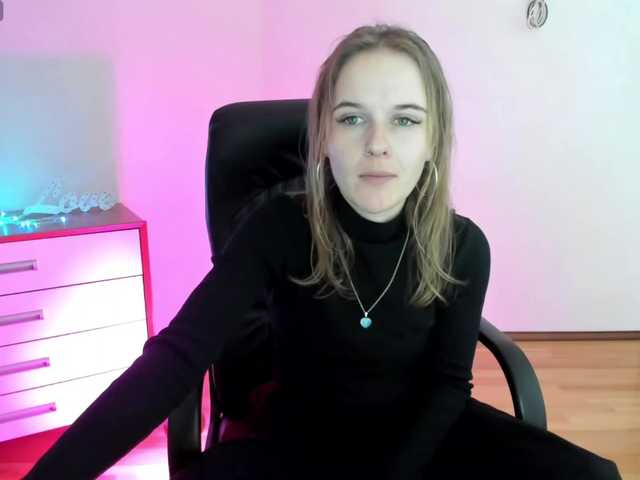 Live sex webcam photo for LilyVirs #277255489