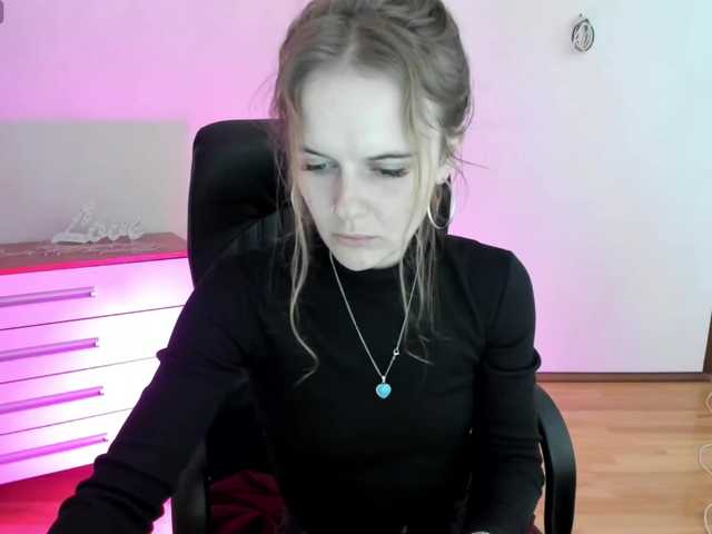 Live sex webcam photo for LilyVirs #277310862