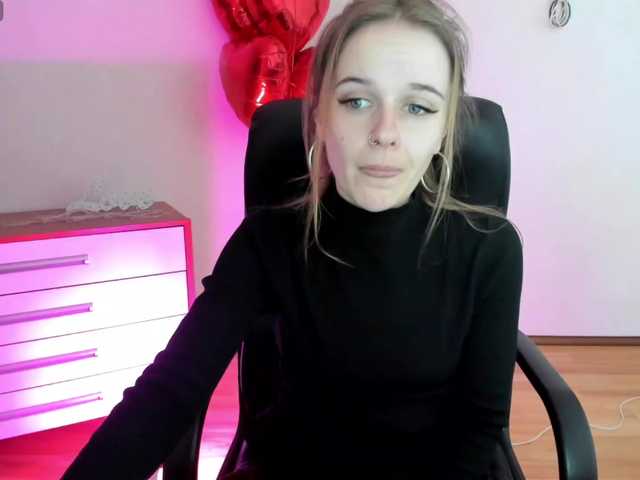 Live sex webcam photo for LilyVirs #277340128