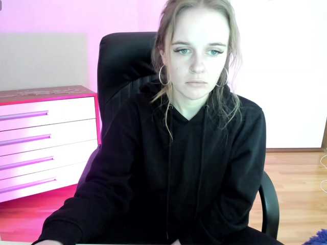 Live sex webcam photo for LilyVirs #277387972